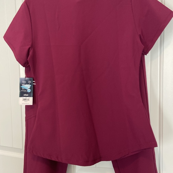 Nurse Scrub Set - Picture 3 of 11